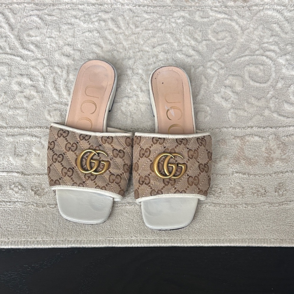 Gucci Tan and White Monogram Slides